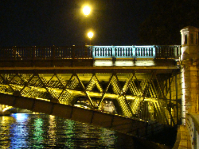 Le pont d’Arcole dans la lumière