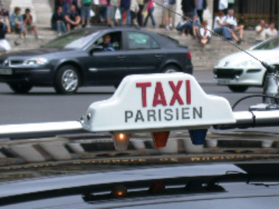 Taxis et voitures avec chauffeur : le texte définitivement adopté