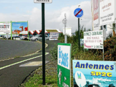 Sortie de route pour les préenseignes dérogatoires