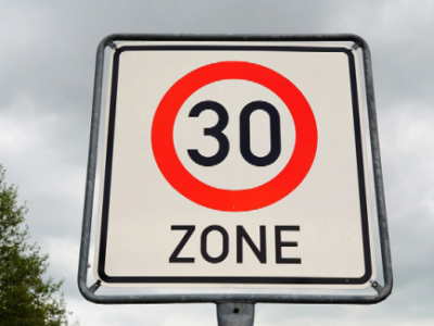 Quelles sont les compétences du maire pour réduire la vitesse de circulation sur le territoire de la commune ?